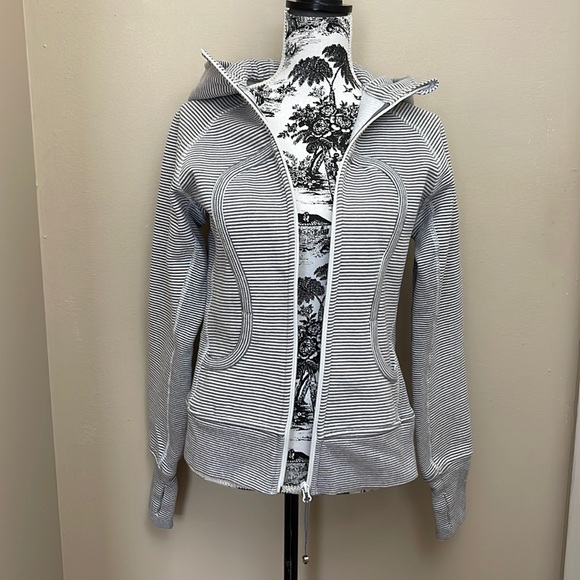 Lululemon scuba sz 8 - Picture 1 of 5